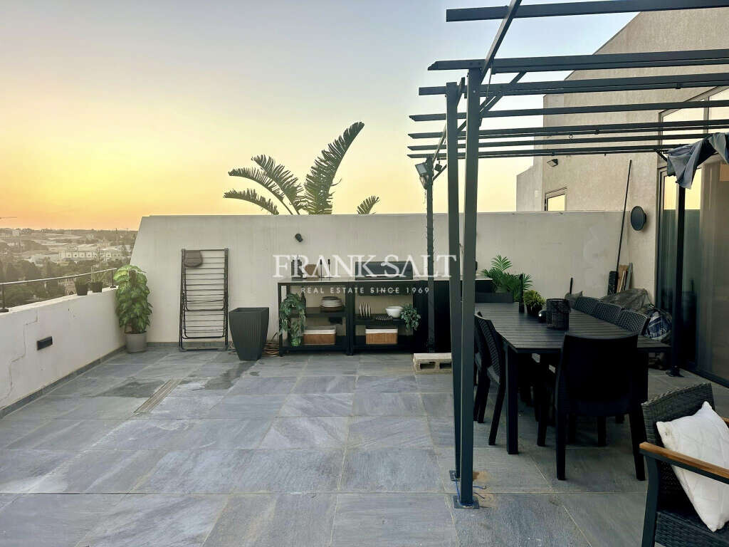 Paola, 2 Bedrooms Bedrooms, ,2 BathroomsBathrooms,For Sale,FRSA-926519