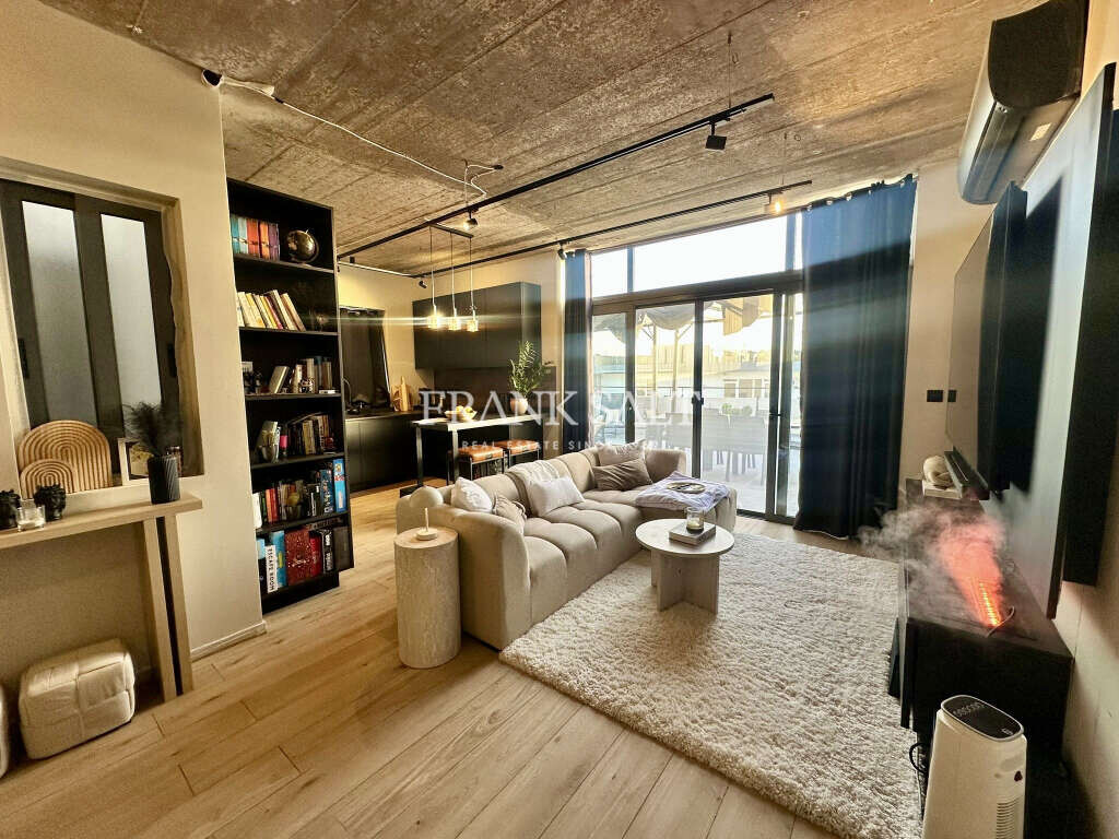 Paola, 2 Bedrooms Bedrooms, ,2 BathroomsBathrooms,For Sale,FRSA-926519