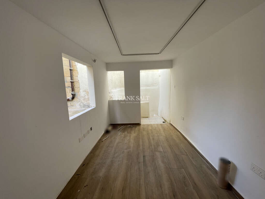 Sliema, 3 Bedrooms Bedrooms, ,1 BathroomBathrooms,For Sale,FRSA-926518