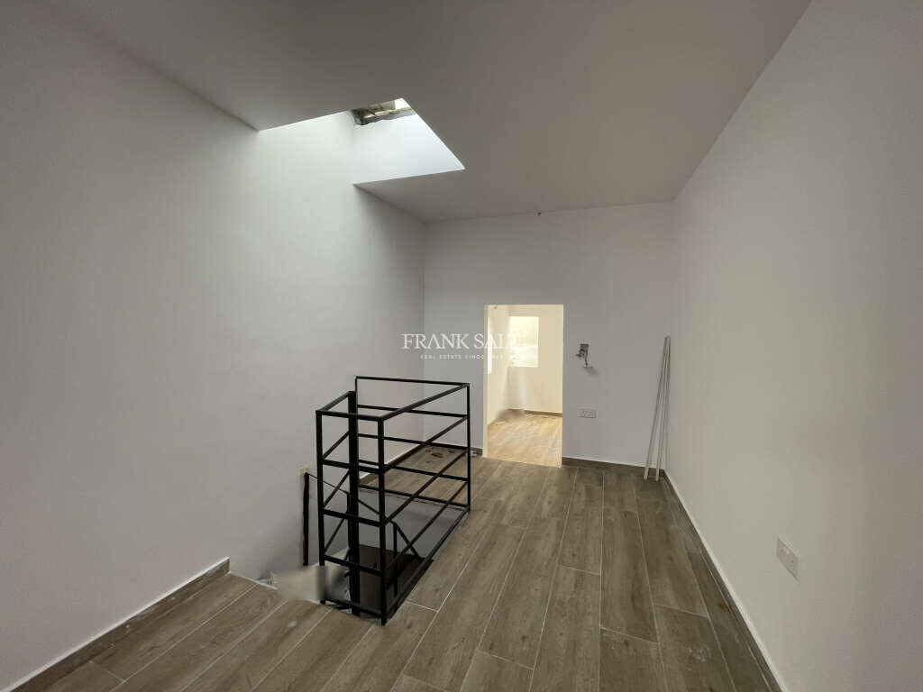 Sliema, 3 Bedrooms Bedrooms, ,1 BathroomBathrooms,For Sale,FRSA-926518