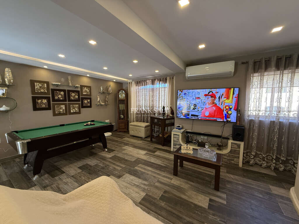 Luqa, 2 Bedrooms Bedrooms, ,1 BathroomBathrooms,For Sale,FRSA-926555