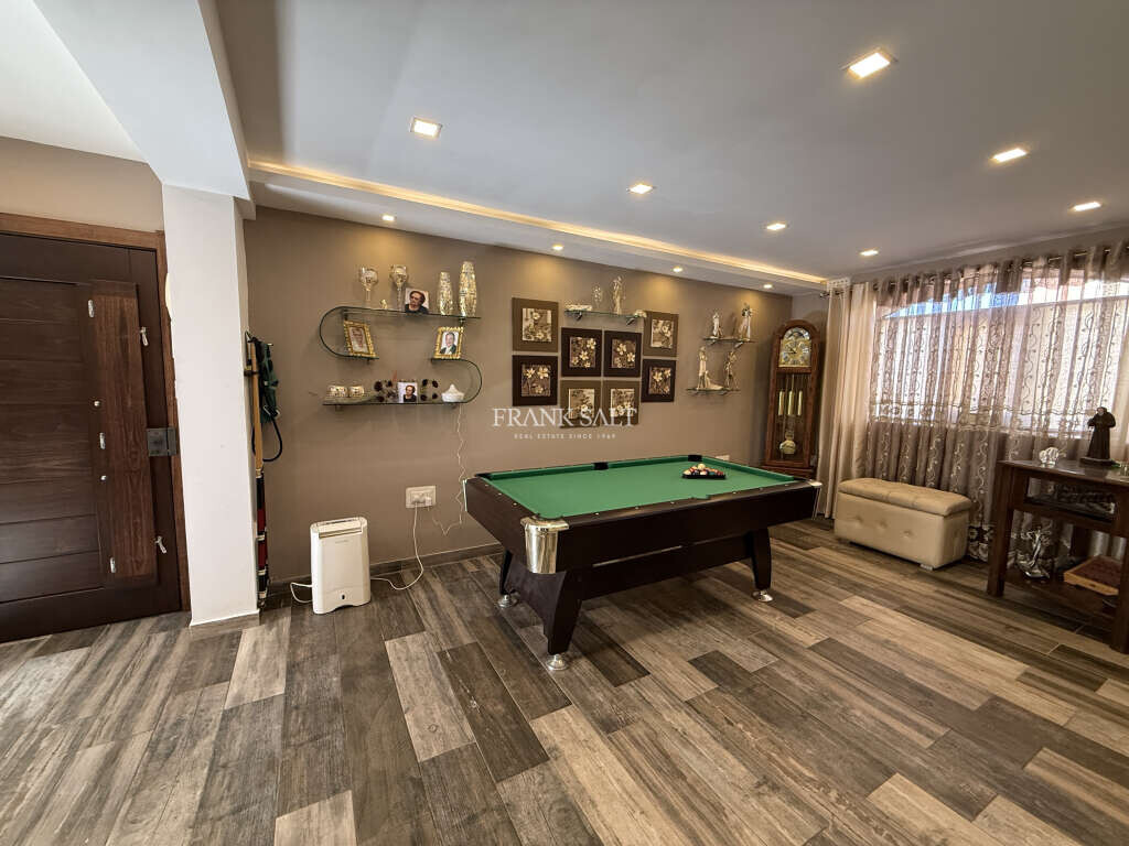 Luqa, 2 Bedrooms Bedrooms, ,1 BathroomBathrooms,For Sale,FRSA-926555