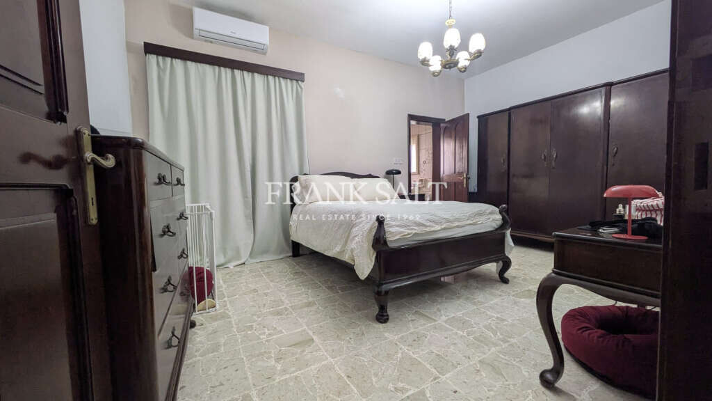 Sliema, 3 Bedrooms Bedrooms, ,2 BathroomsBathrooms,For Sale,FRSA-926564