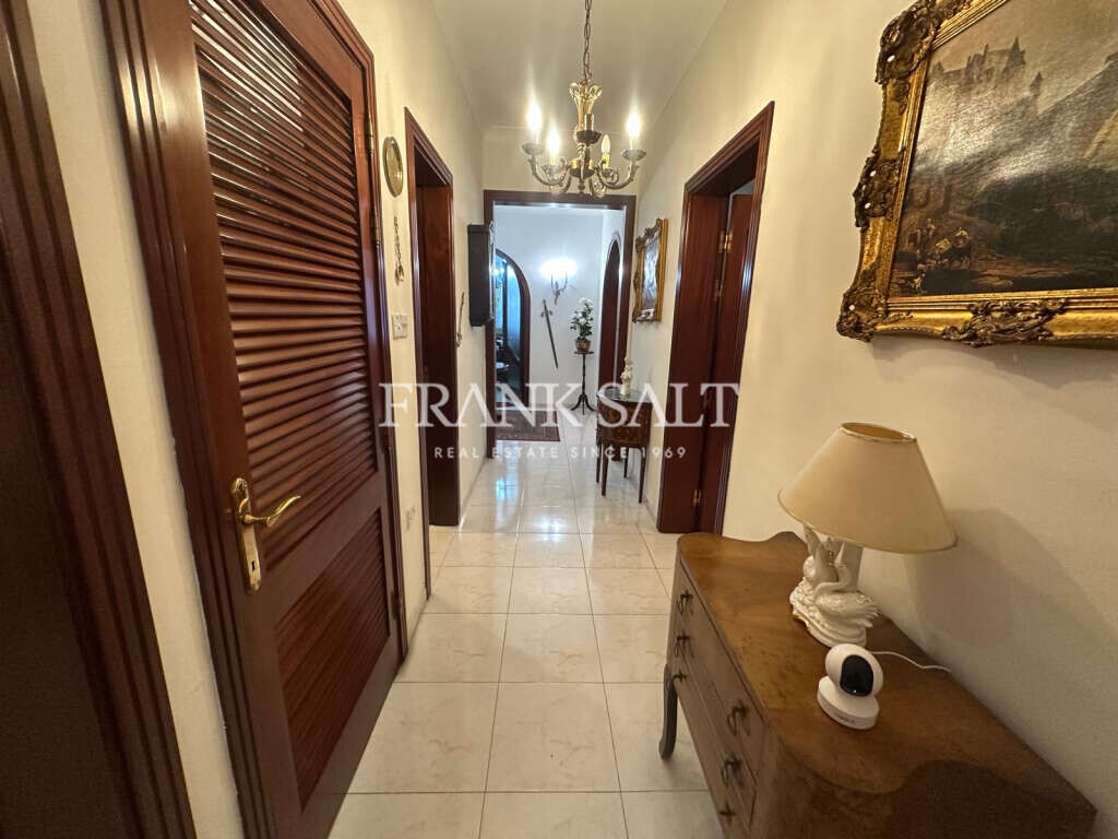 Sliema, 3 Bedrooms Bedrooms, ,1 BathroomBathrooms,For Sale,FRSA-926455
