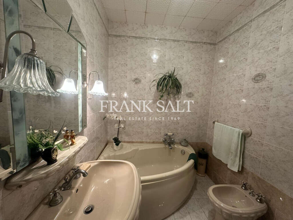 Sliema, 3 Bedrooms Bedrooms, ,1 BathroomBathrooms,For Sale,FRSA-926455