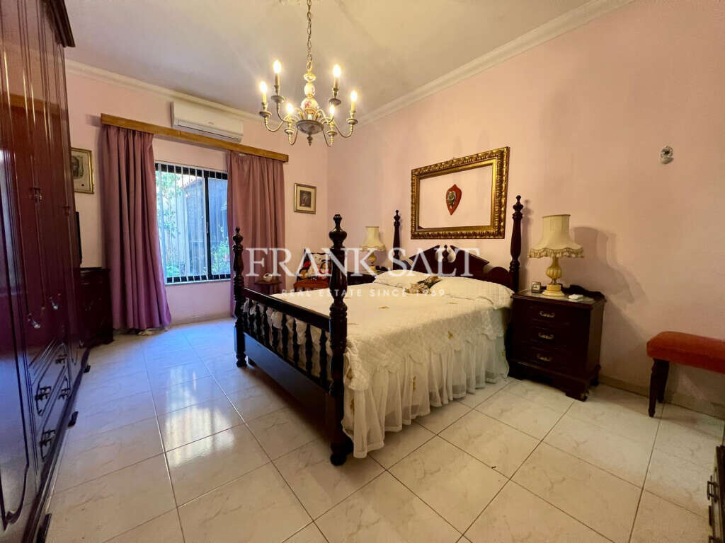 Sliema, 3 Bedrooms Bedrooms, ,1 BathroomBathrooms,For Sale,FRSA-926455