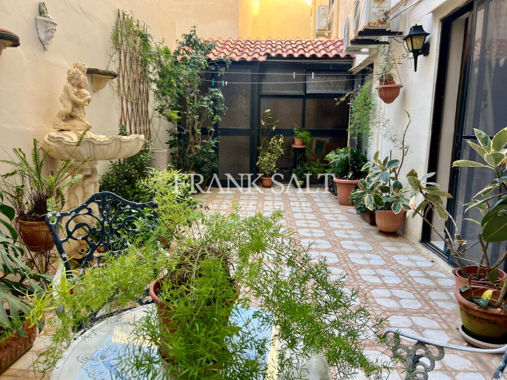 Sliema, 3 Bedrooms Bedrooms, ,1 BathroomBathrooms,For Sale,FRSA-926455