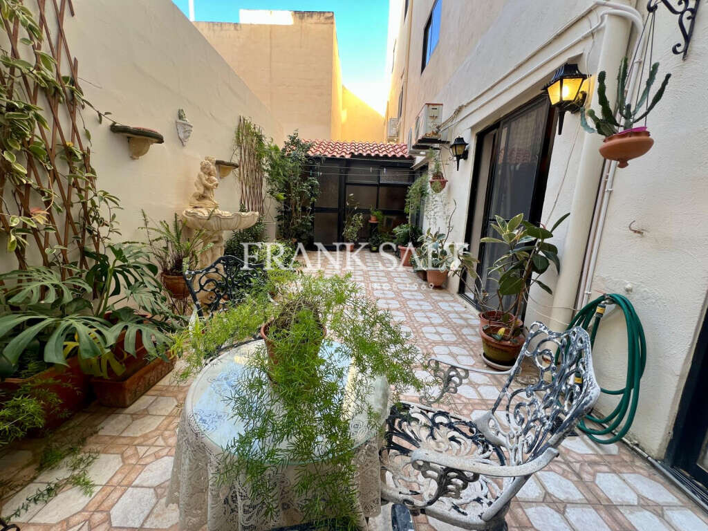 Sliema, 3 Bedrooms Bedrooms, ,1 BathroomBathrooms,For Sale,FRSA-926455