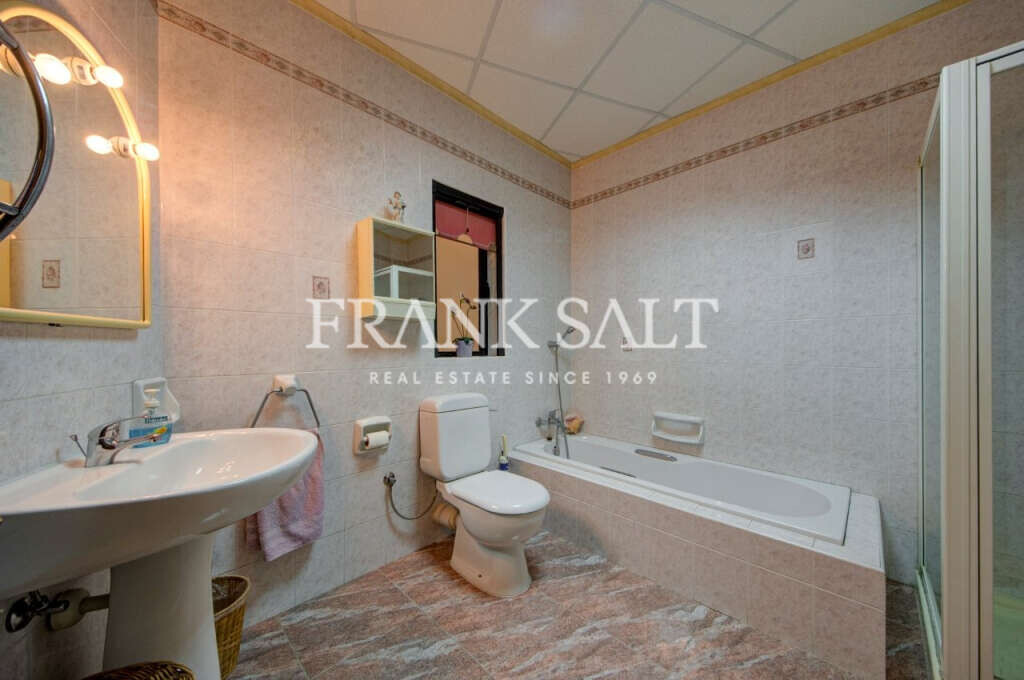 St Pauls Bay, 3 Bedrooms Bedrooms, ,1 BathroomBathrooms,For Sale,FRSA-923184