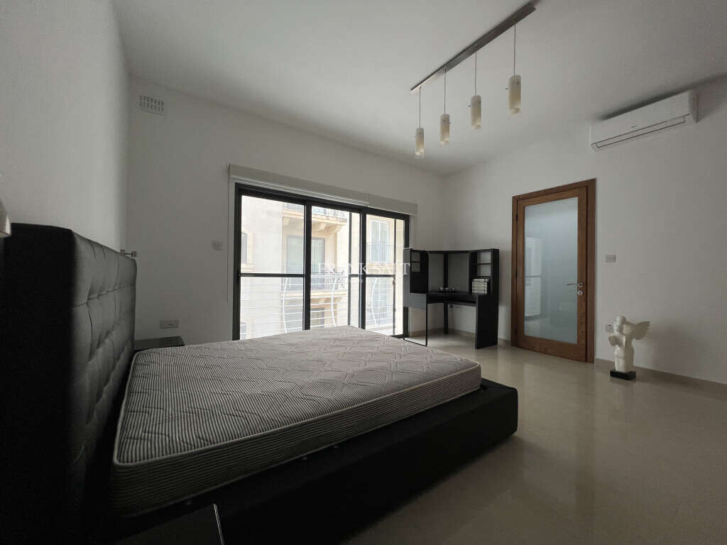 Sliema, 3 Bedrooms Bedrooms, ,1 BathroomBathrooms,For Sale,FRSA-926135