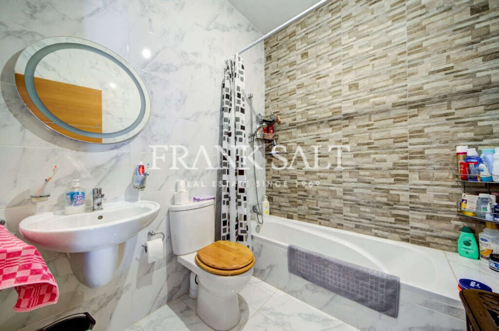 Bugibba, 2 Bedrooms Bedrooms, ,1 BathroomBathrooms,For Sale,FRSA-925577