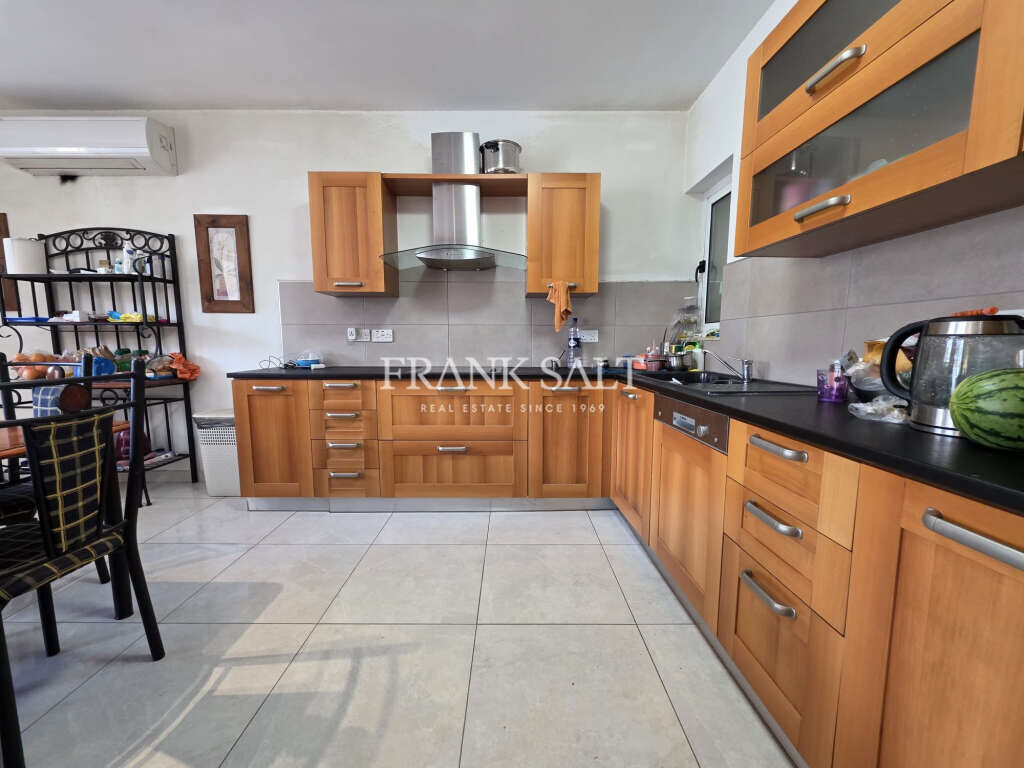 San Gwann, 3 Bedrooms Bedrooms, ,1 BathroomBathrooms,For Sale,FRSA-926326