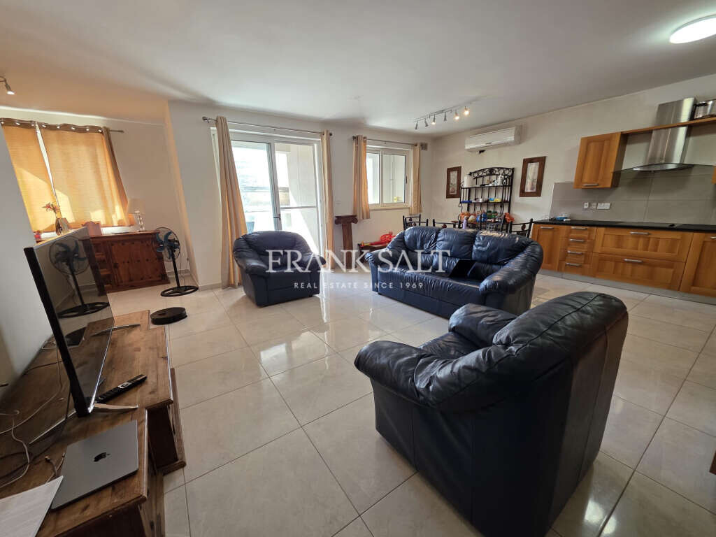 San Gwann, 3 Bedrooms Bedrooms, ,1 BathroomBathrooms,For Sale,FRSA-926326