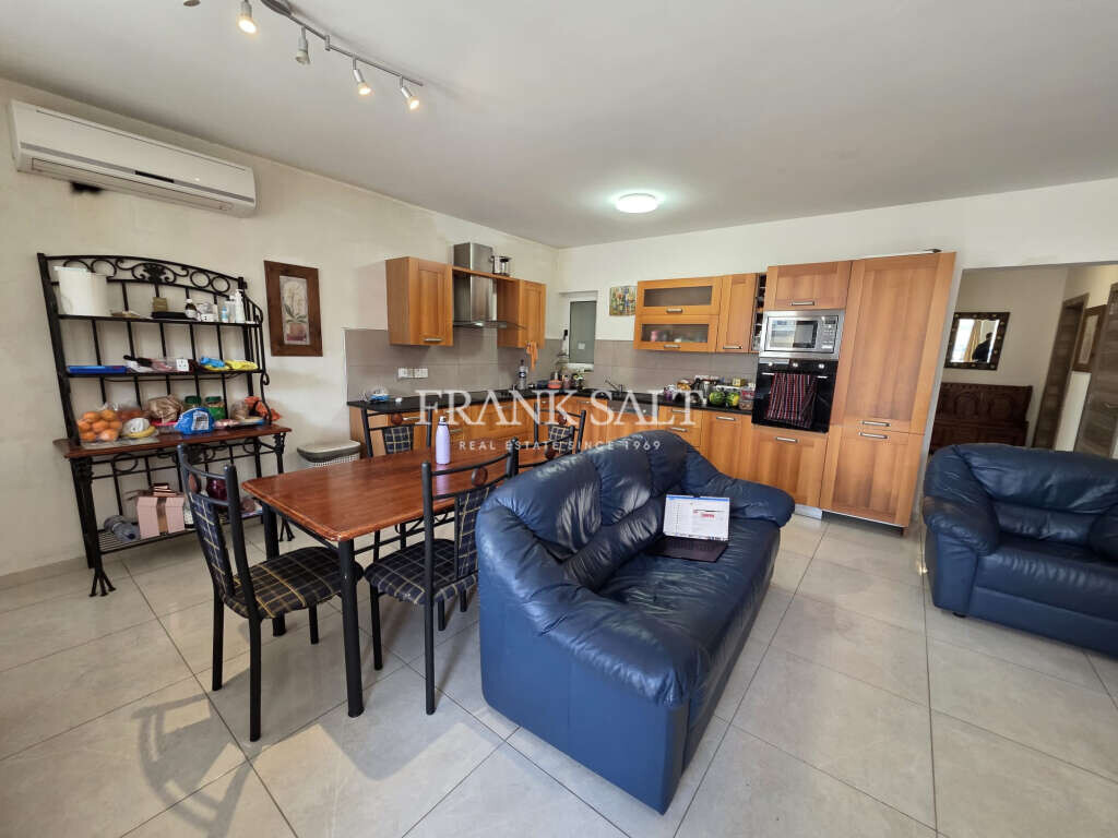 San Gwann, 3 Bedrooms Bedrooms, ,1 BathroomBathrooms,For Sale,FRSA-926326