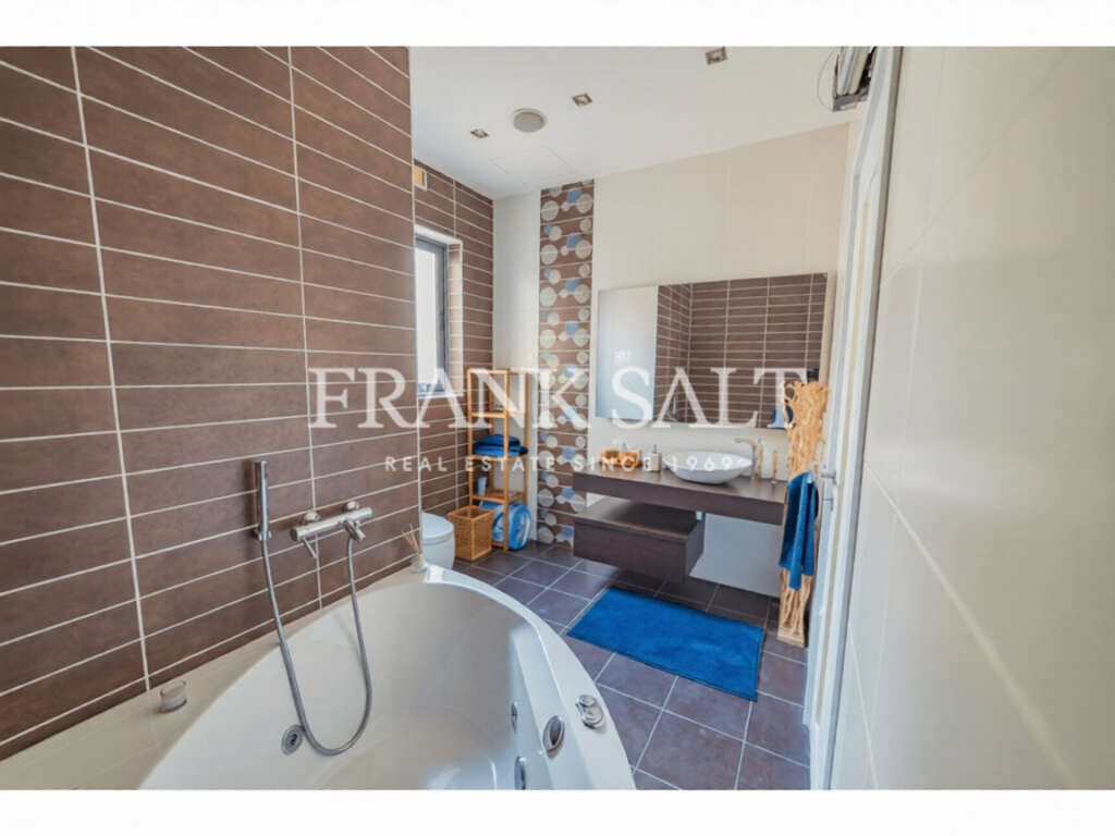 Zabbar, 3 Bedrooms Bedrooms, ,2 BathroomsBathrooms,For Sale,FRSA-926196