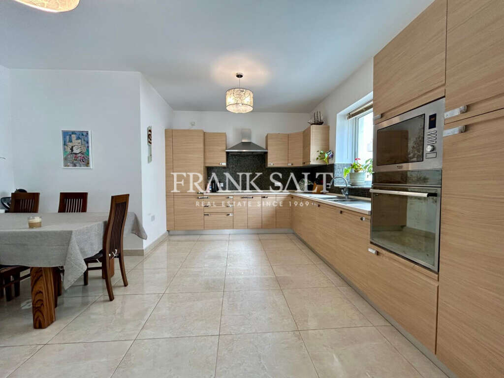 Balzan, 3 Bedrooms Bedrooms, ,2 BathroomsBathrooms,For Sale,FRSA-926265