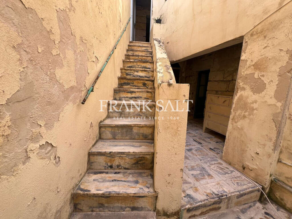 Birkirkara, 3 Bedrooms Bedrooms, ,1 BathroomBathrooms,For Sale,FRSA-926341