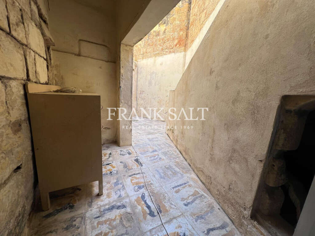 Birkirkara, 3 Bedrooms Bedrooms, ,1 BathroomBathrooms,For Sale,FRSA-926341