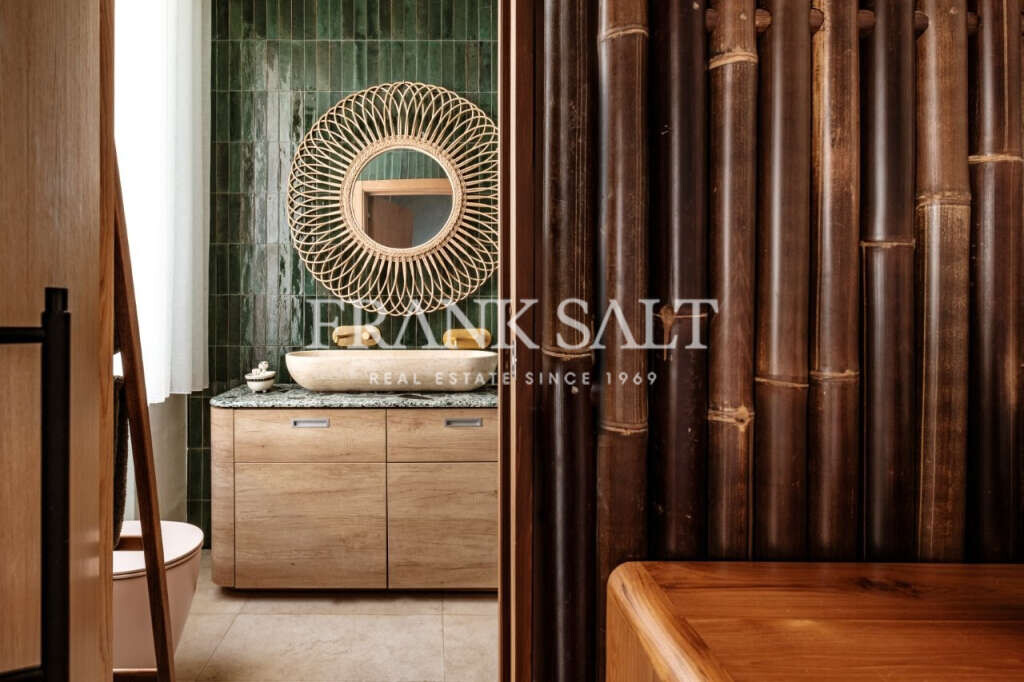 Gwardamangia, 3 Bedrooms Bedrooms, ,3 BathroomsBathrooms,For Sale,FRSA-922953