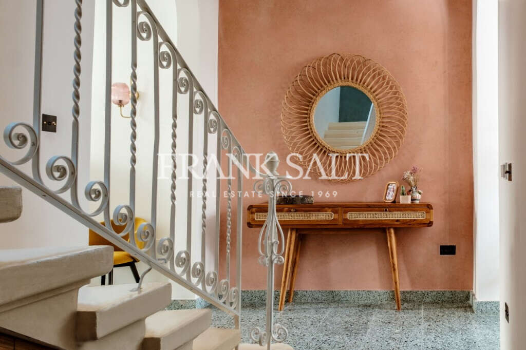 Gwardamangia, 3 Bedrooms Bedrooms, ,3 BathroomsBathrooms,For Sale,FRSA-922953