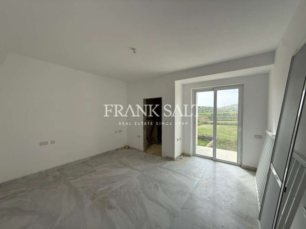 Marsalforn, Gozo, 3 Bedrooms Bedrooms, ,1 BathroomBathrooms,For Sale,FRSA-925729