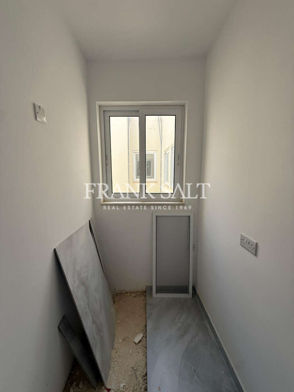 Marsalforn, Gozo, 3 Bedrooms Bedrooms, ,1 BathroomBathrooms,For Sale,FRSA-925729