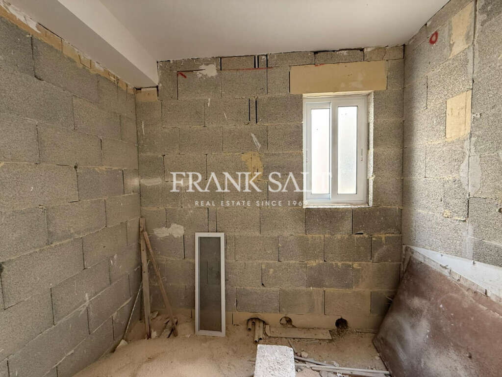 Marsalforn, Gozo, 3 Bedrooms Bedrooms, ,1 BathroomBathrooms,For Sale,FRSA-925729