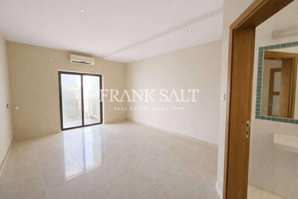 Sliema, 4 Bedrooms Bedrooms, ,3 BathroomsBathrooms,For Sale,FRSA-926125