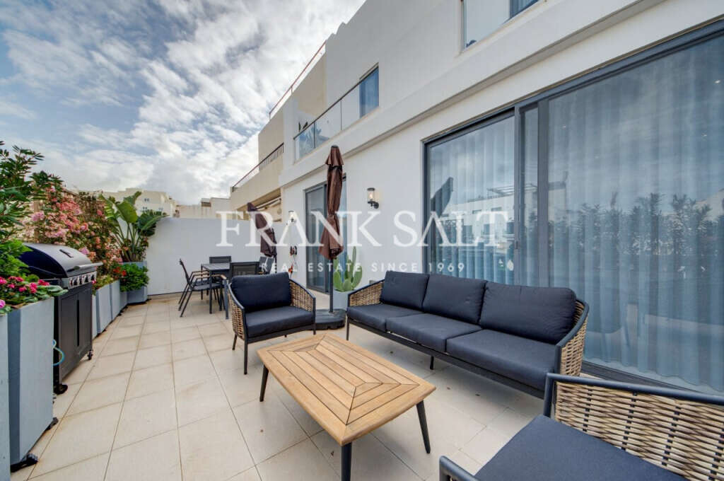 Mellieha, 2 Bedrooms Bedrooms, ,For Sale,FRSA-925852