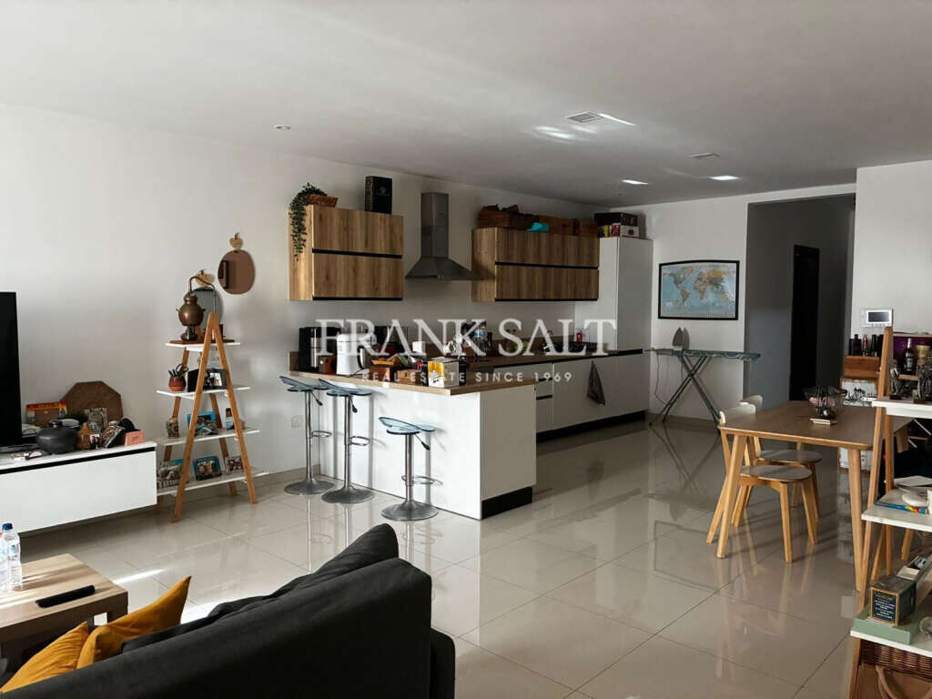 St Julians, 2 Bedrooms Bedrooms, ,1 BathroomBathrooms,For Sale,FRSA-926322