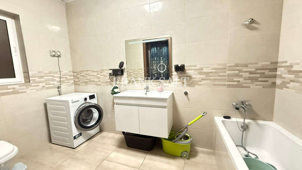 Msida, 5 Bedrooms Bedrooms, ,1 BathroomBathrooms,For Sale,FRSA-926197