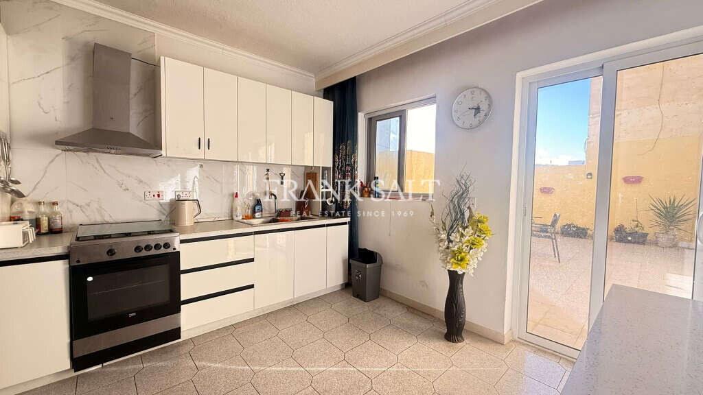 Msida, 5 Bedrooms Bedrooms, ,1 BathroomBathrooms,For Sale,FRSA-926197