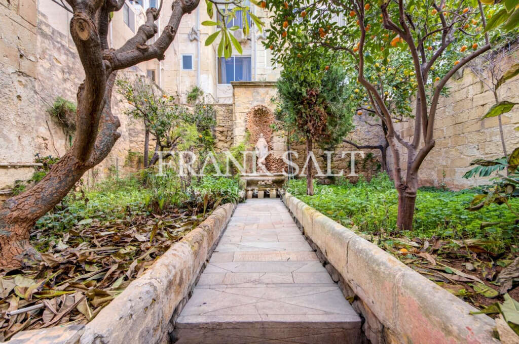 Sliema, 4 Bedrooms Bedrooms, ,3 BathroomsBathrooms,For Sale,FRSA-926199