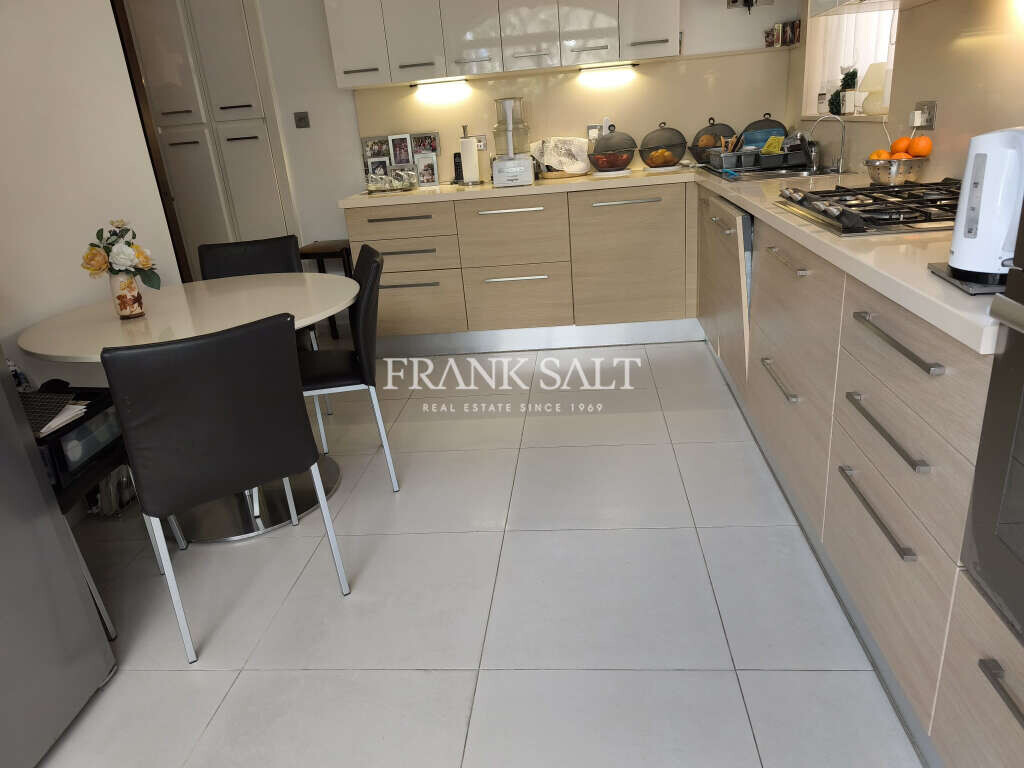 Attard, 4 Bedrooms Bedrooms, ,1 BathroomBathrooms,For Sale,FRSA-926082