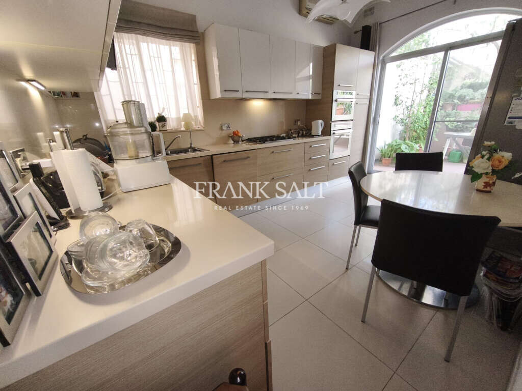 Attard, 4 Bedrooms Bedrooms, ,1 BathroomBathrooms,For Sale,FRSA-926082
