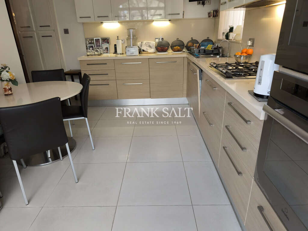 Attard, 4 Bedrooms Bedrooms, ,1 BathroomBathrooms,For Sale,FRSA-926082