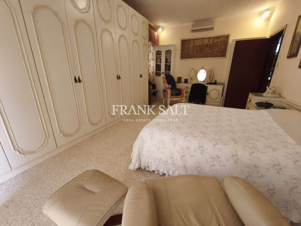 Attard, 4 Bedrooms Bedrooms, ,1 BathroomBathrooms,For Sale,FRSA-926082