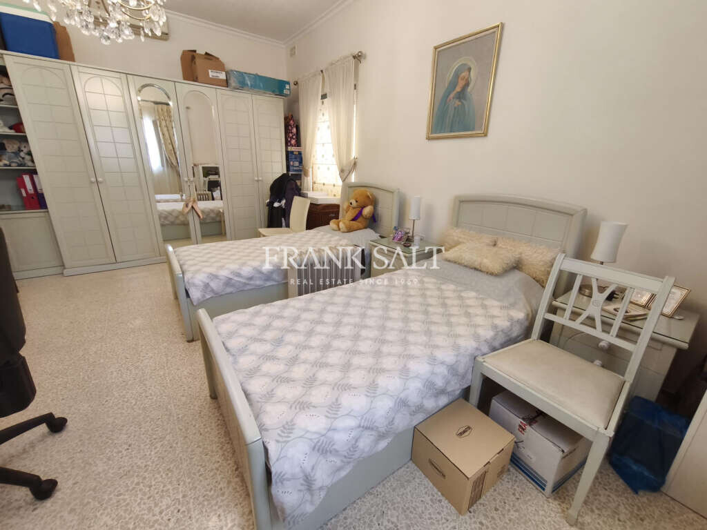Attard, 4 Bedrooms Bedrooms, ,1 BathroomBathrooms,For Sale,FRSA-926082