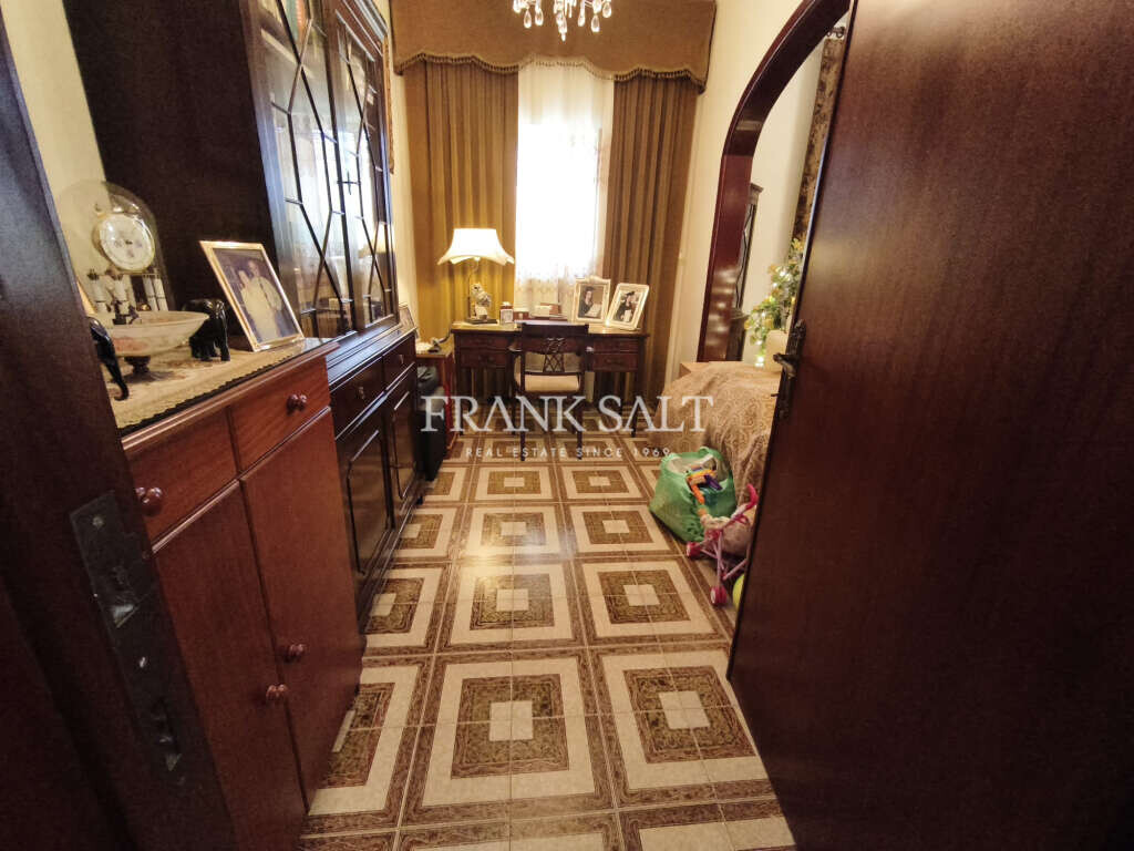 Attard, 4 Bedrooms Bedrooms, ,1 BathroomBathrooms,For Sale,FRSA-926082