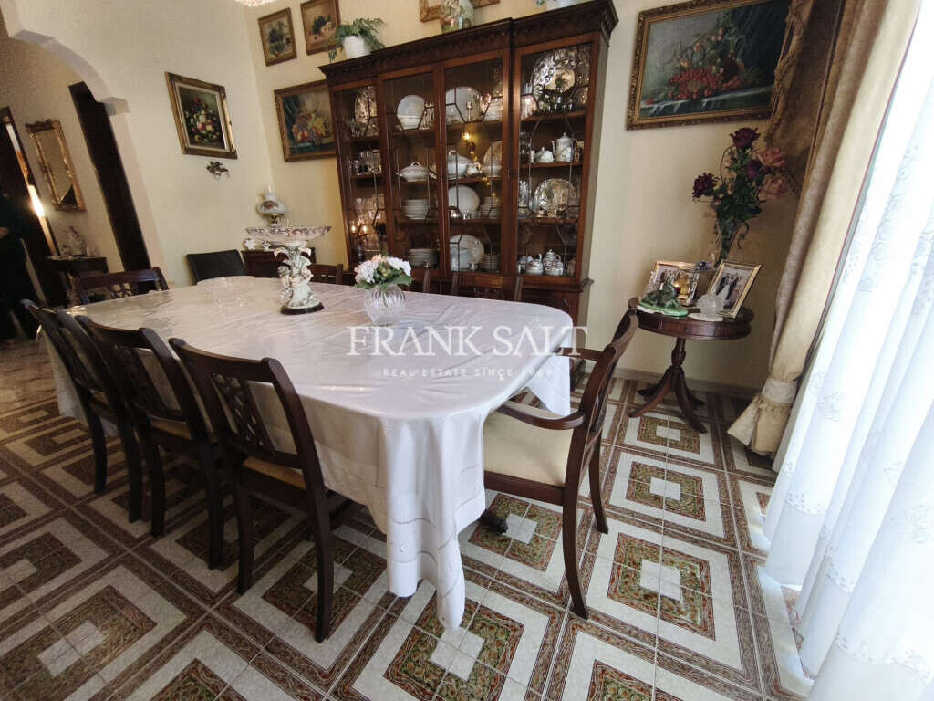 Attard, 4 Bedrooms Bedrooms, ,1 BathroomBathrooms,For Sale,FRSA-926082