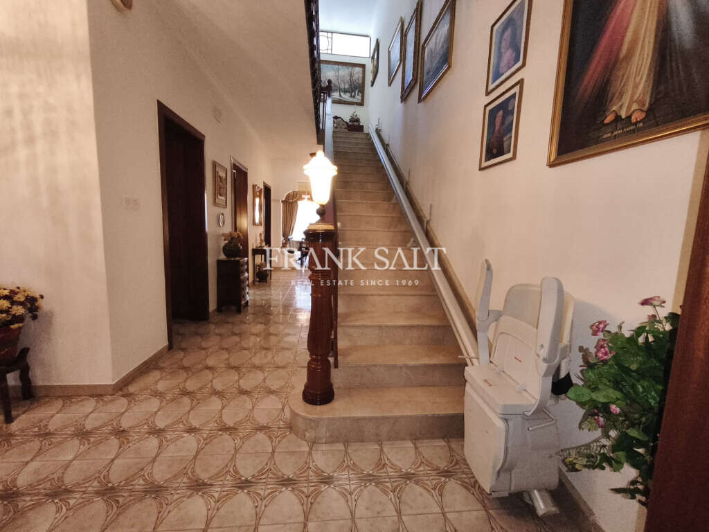 Attard, 4 Bedrooms Bedrooms, ,1 BathroomBathrooms,For Sale,FRSA-926082