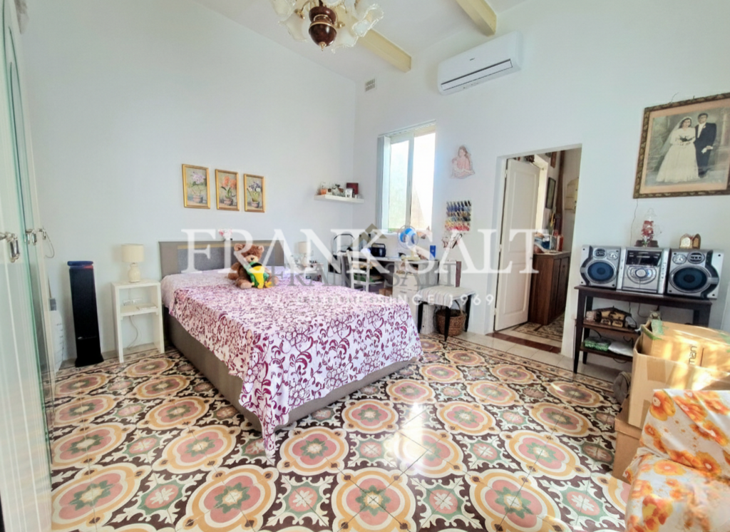 Tarxien, 3 Bedrooms Bedrooms, ,1 BathroomBathrooms,For Sale,FRSA-925961