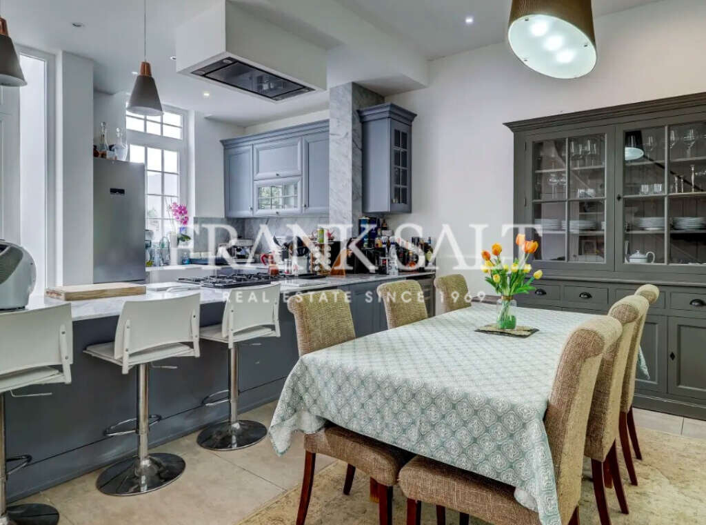 Sliema, 4 Bedrooms Bedrooms, ,3 BathroomsBathrooms,For Sale,FRSA-924581