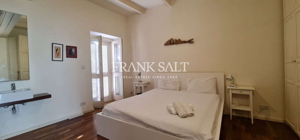 Valletta, 2 Bedrooms Bedrooms, ,1 BathroomBathrooms,For Sale,FRSA-926071