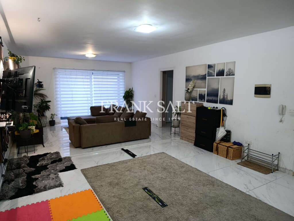 San Gwann, 3 Bedrooms Bedrooms, ,1 BathroomBathrooms,For Sale,FRSA-925587