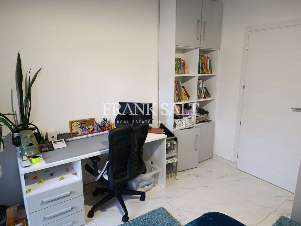 San Gwann, 3 Bedrooms Bedrooms, ,1 BathroomBathrooms,For Sale,FRSA-925587