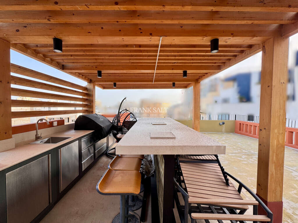 Sliema, 4 Bedrooms Bedrooms, ,4 BathroomsBathrooms,For Sale,FRSA-925878