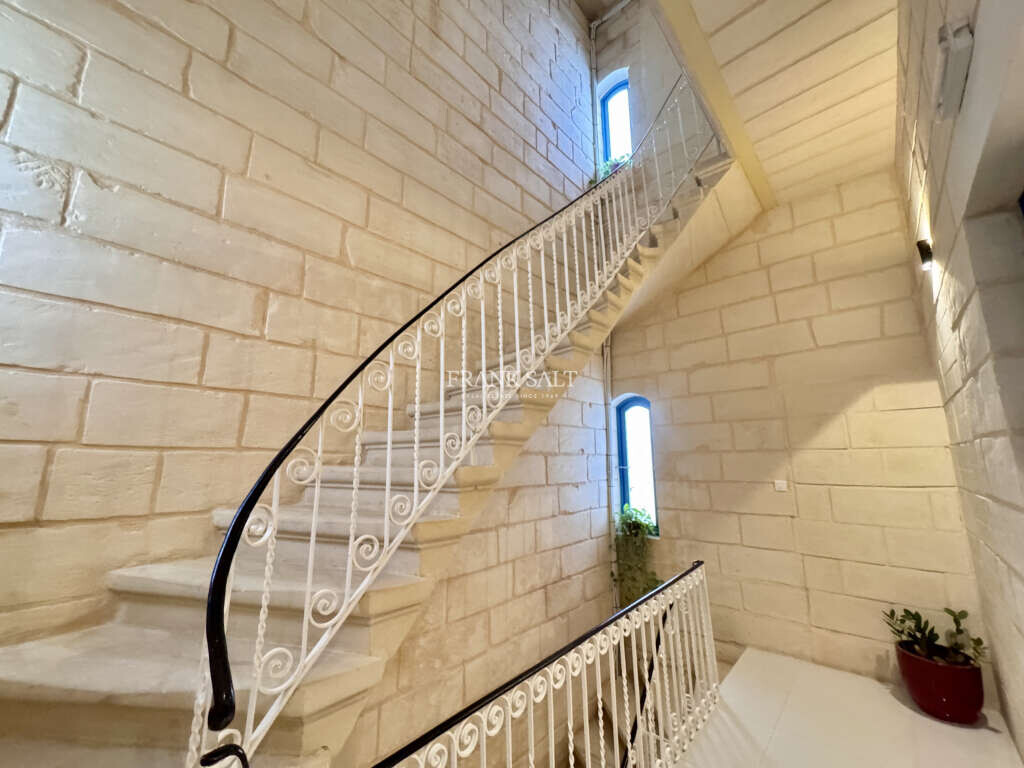 Sliema, 4 Bedrooms Bedrooms, ,4 BathroomsBathrooms,For Sale,FRSA-925878