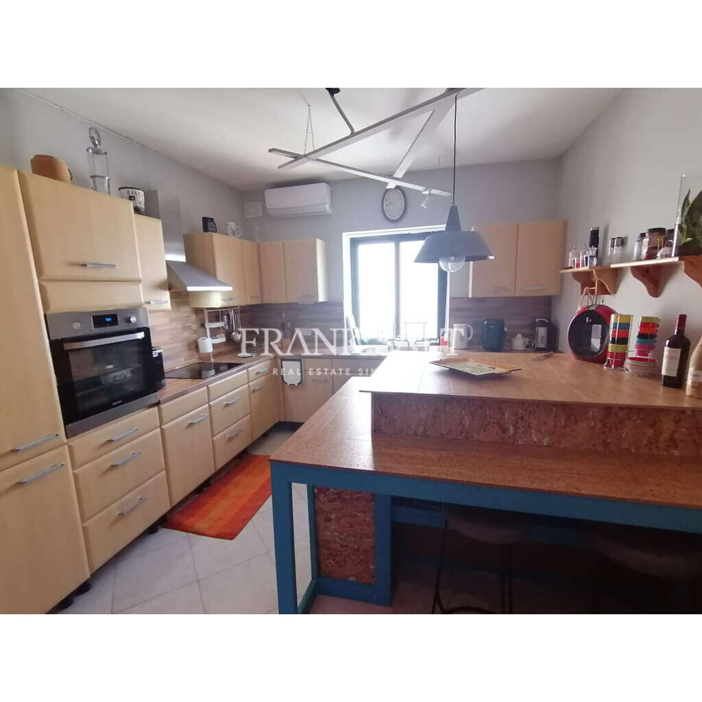 St Julians, 3 Bedrooms Bedrooms, ,1 BathroomBathrooms,For Sale,FRSA-926072