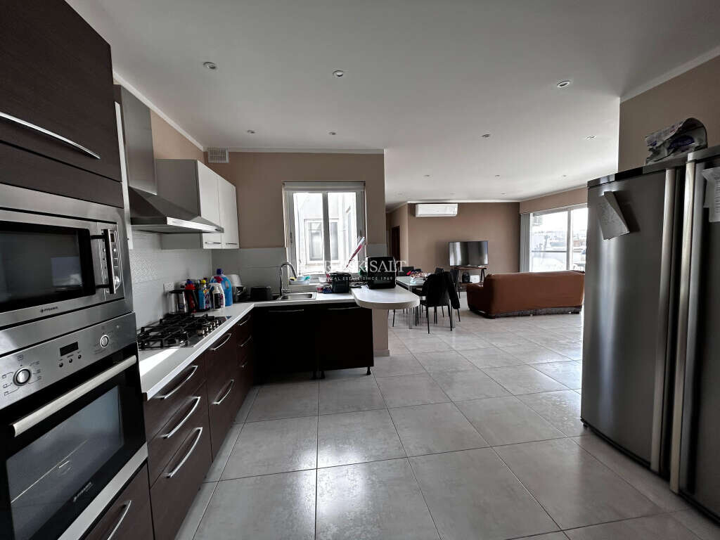 Zejtun, 3 Bedrooms Bedrooms, ,1 BathroomBathrooms,For Sale,FRSA-926067